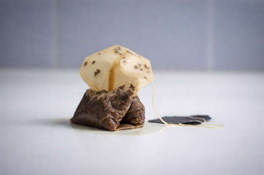 Druhý život čajových vrecúšok: Praktické tipy pre vašu domácnosť